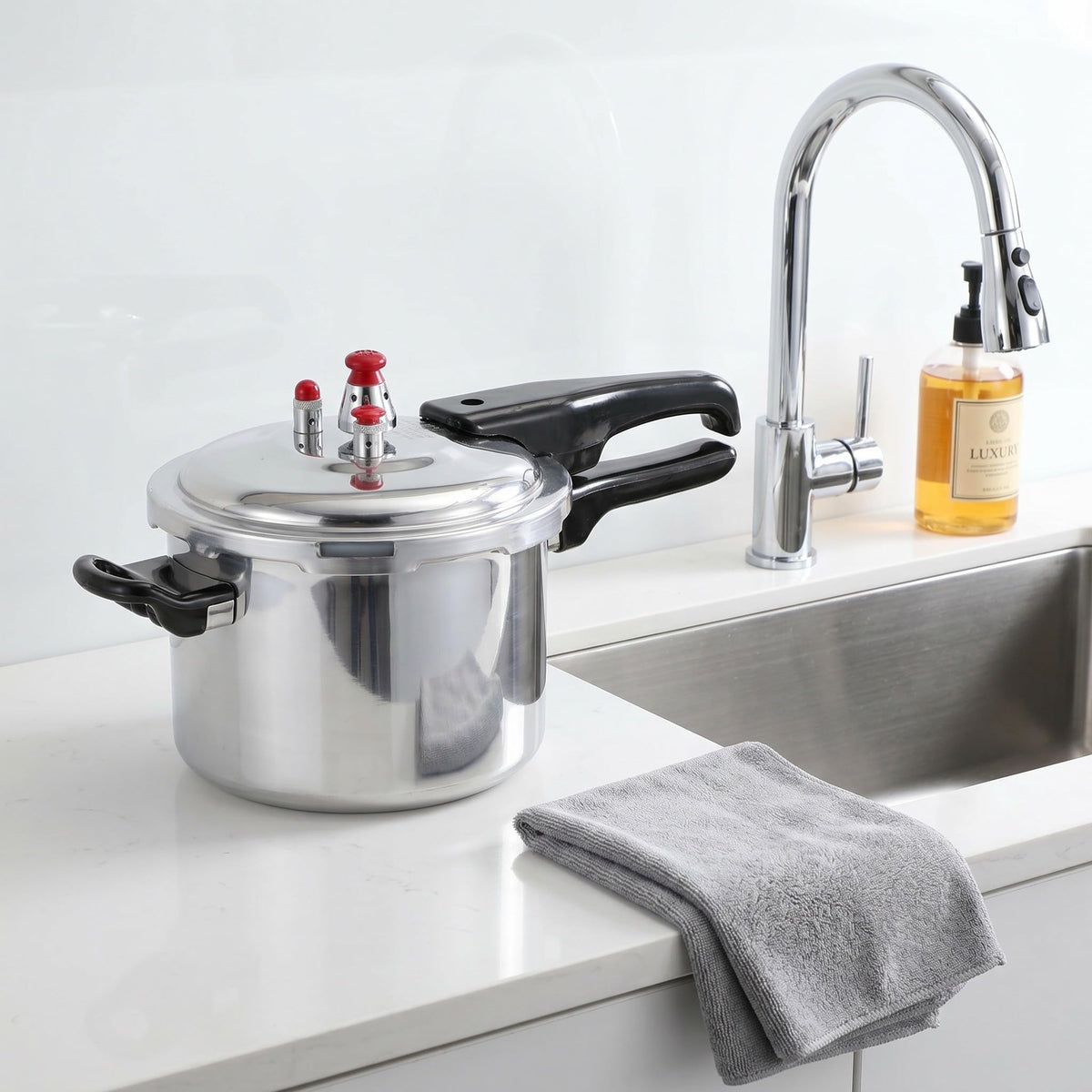 Aluminum Alloy Pressure Cooker 2 Liter B2831