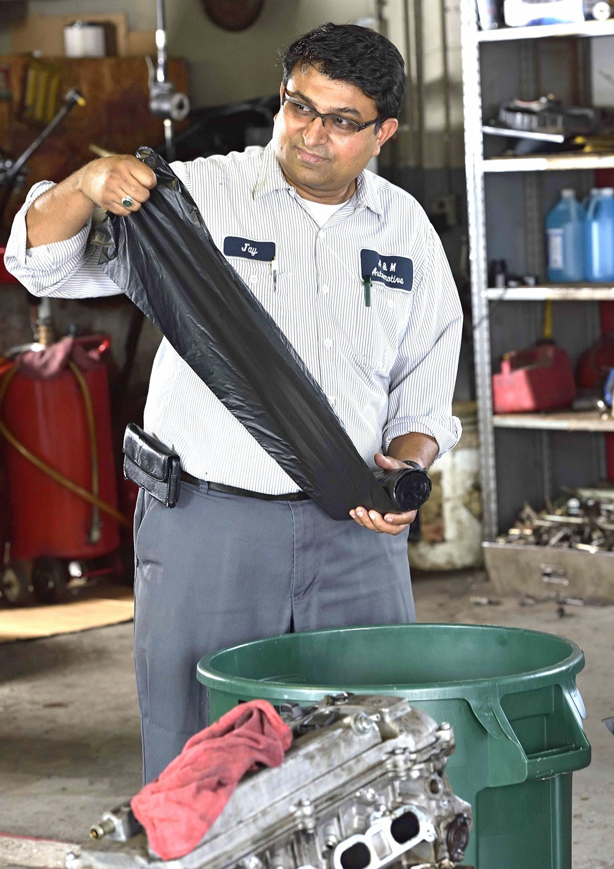 Black 40-45 Gal Coreless Roll Trash Bags H4602